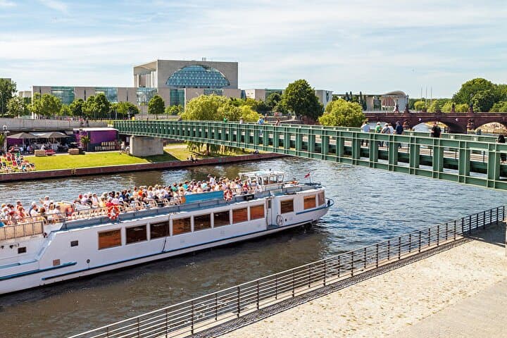 3 days River Cruise, Walking Tour and Sightseeing Bus Tour in Berlin 