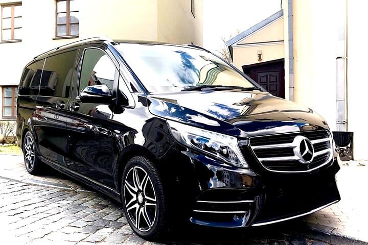 Paris Airport CDG Round-Trip Private Transfer by Luxury Van