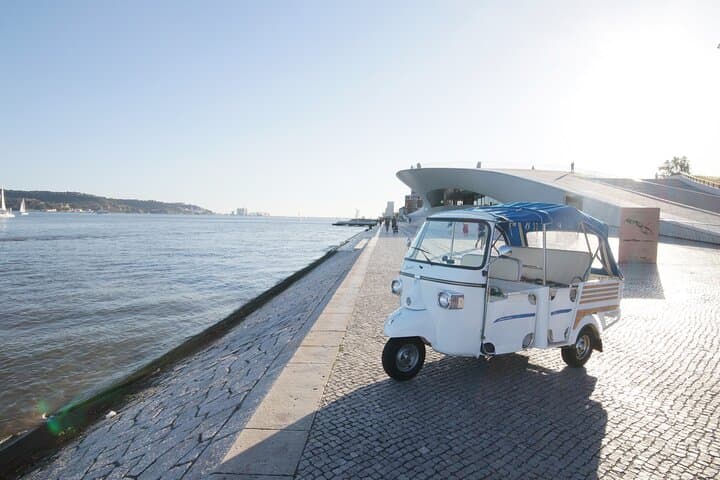 4 Hours Private Tuk Tuk Tour in Lisbon