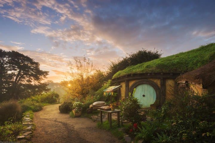 Hobbiton Movie Set tour & Glowworm Cave day tour