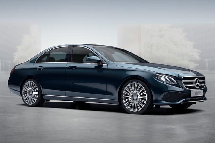 Arrival Private Transfer: Liverpool Airport LPL to Liverpool in Business Car