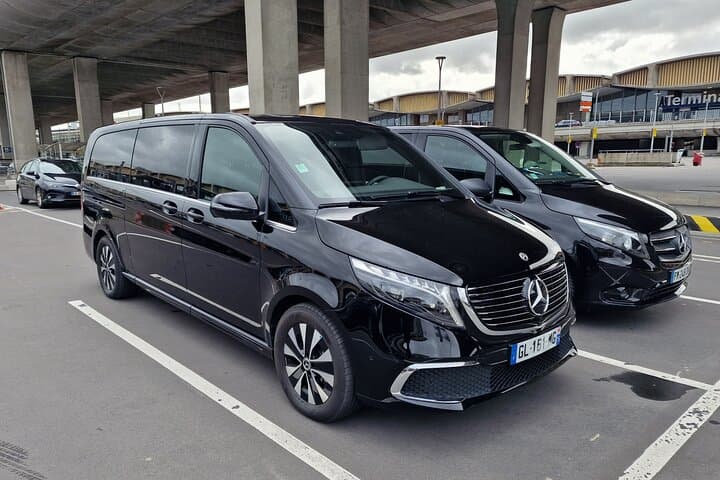 Private Transfer: Paris Airport CDG to Reims / Champagne by Van