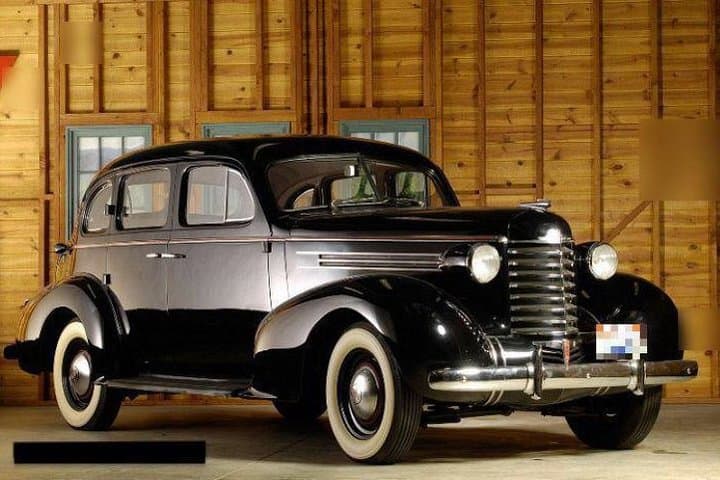 Historical Private Tour of São Paulo In Classic Cars – Packard 1938, Chev 1939