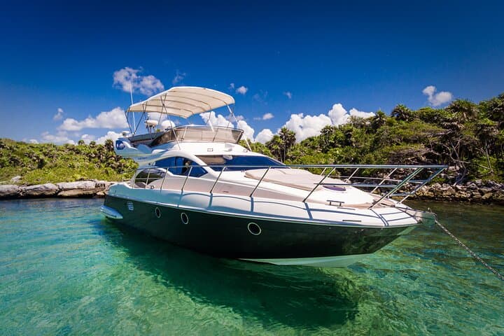 All Inclusive Tulum: 4 hours Coast & Fun in 43' Yacht Azimut