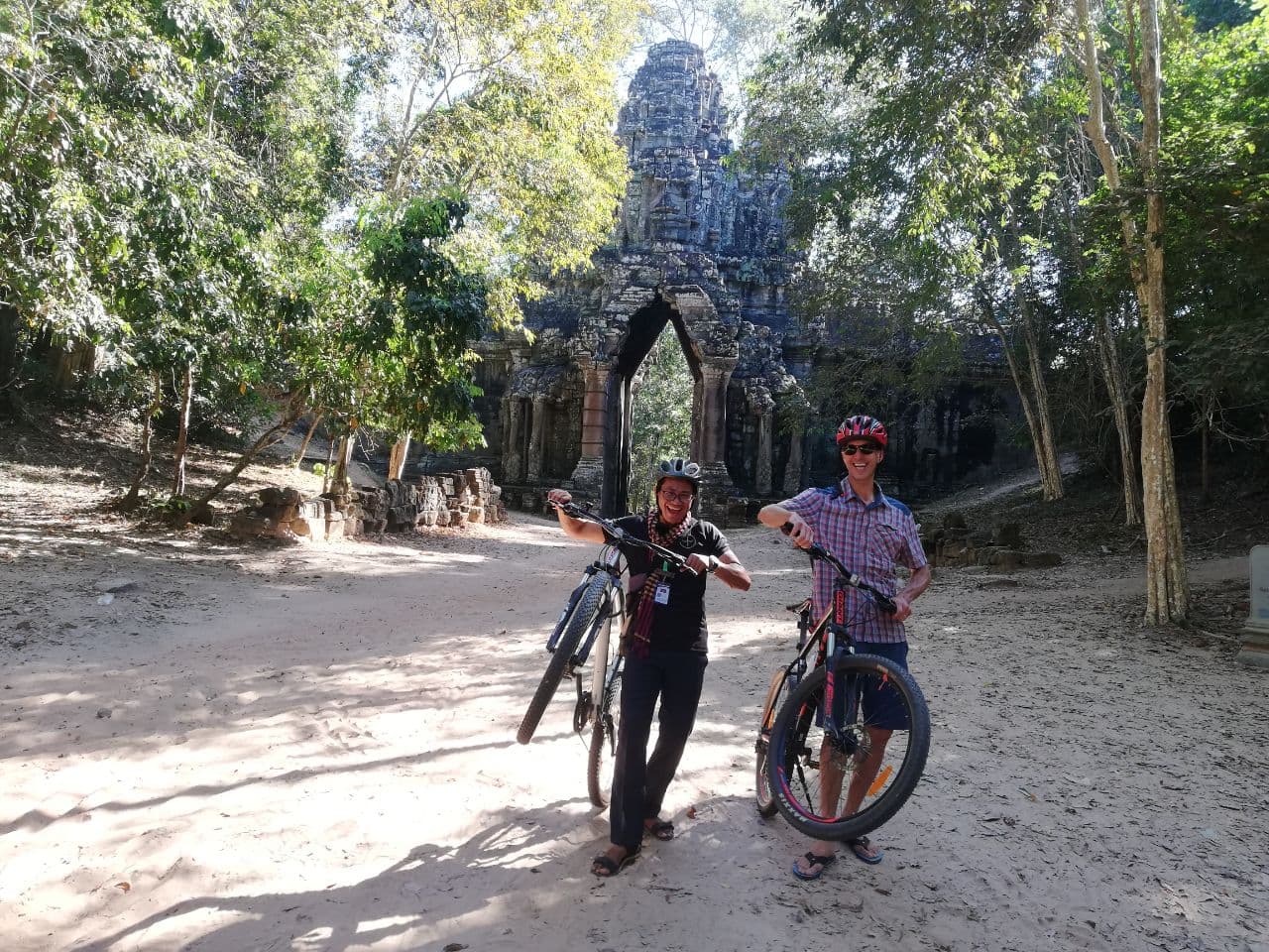 Angkor Temple Bike Tour by Local Guide from Siem Reap Included Lunch