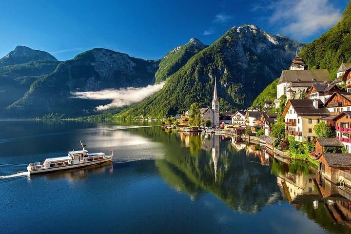 Private transfer from Salzburg to Vienna with 3h Sightseeing stop in Hallstatt