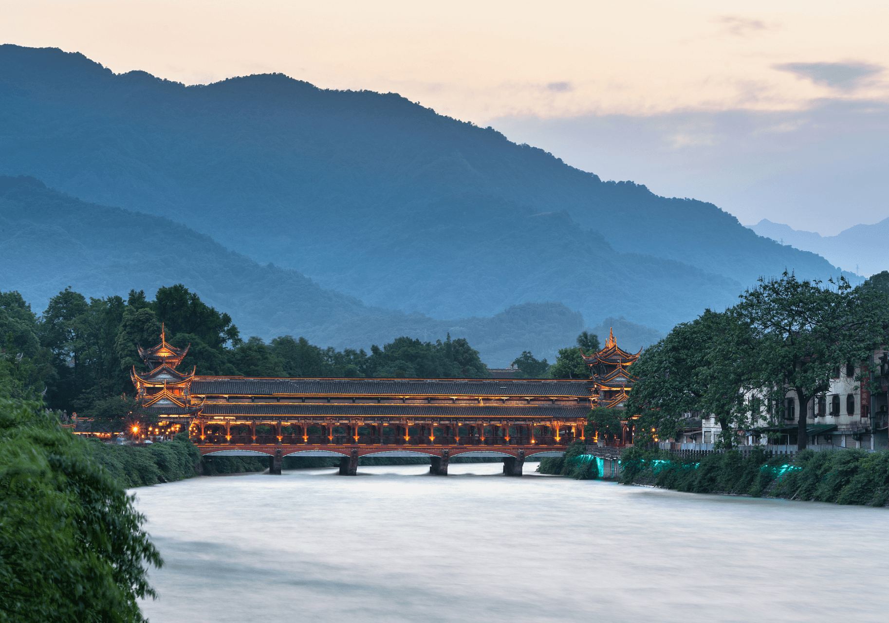 Private Tour of Dujiangyan and Qingcheng Mountain