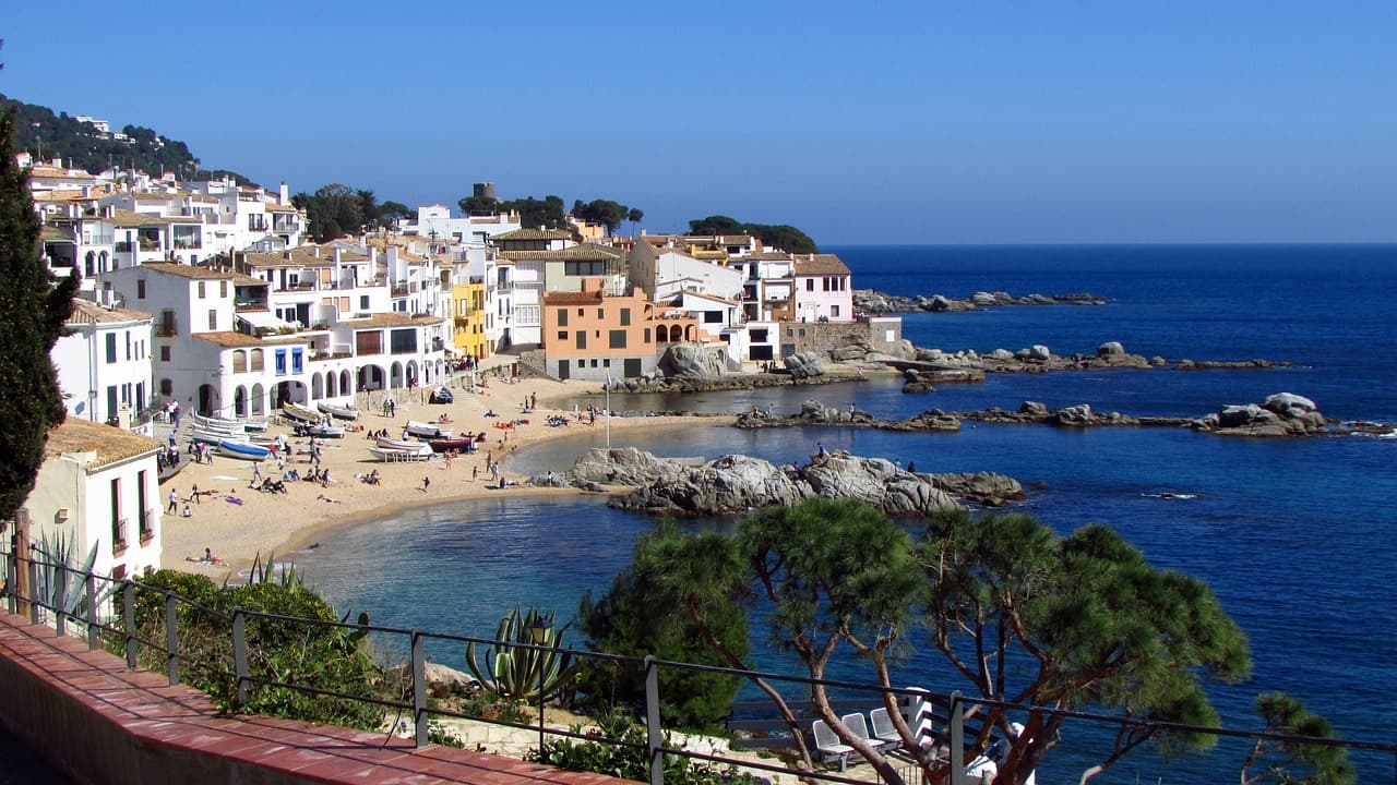 Girona and Costa Brava Full-Day Tour from Barcelona