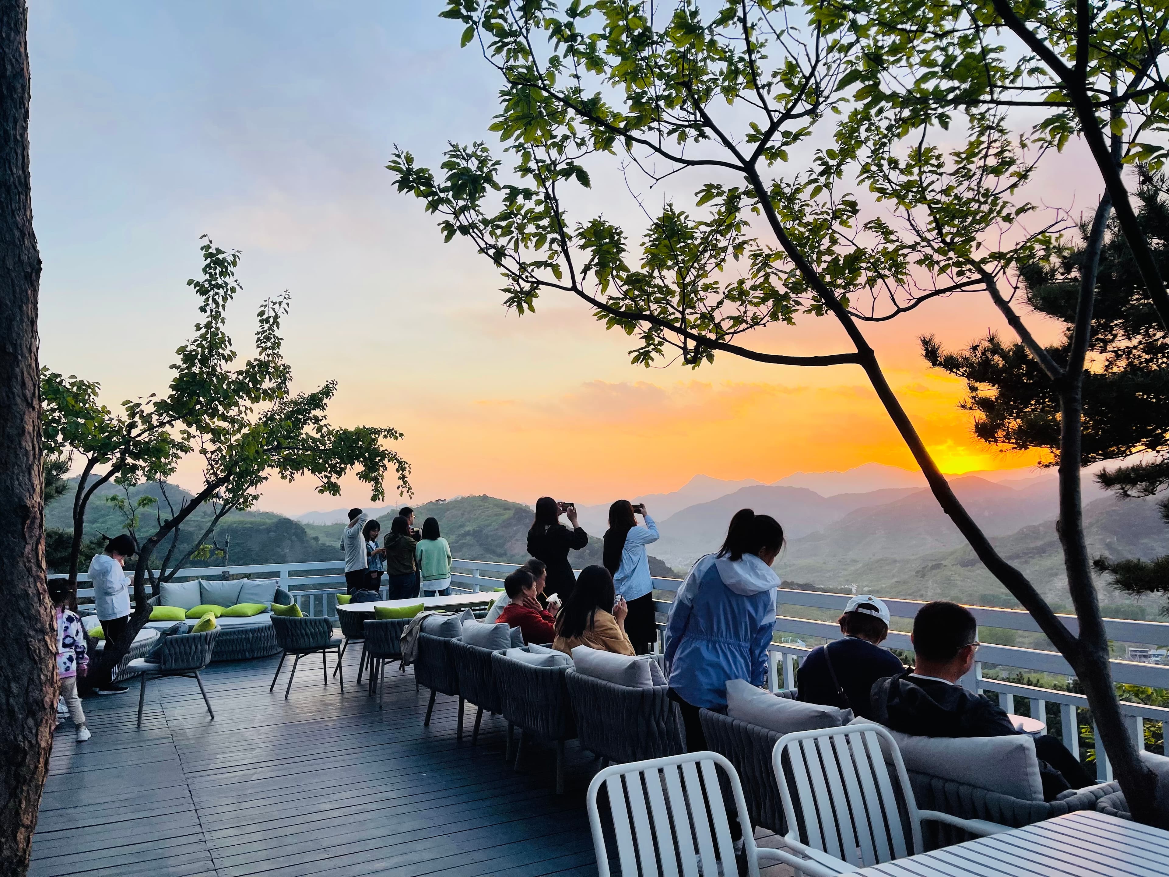 All Inclusive Mutianyu VIP Pass Tour with Lunch Overlooking the Wall