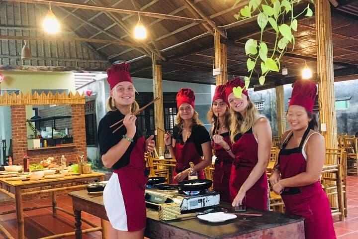 Hoi An Local Market and Vegetable Village Cooking Class