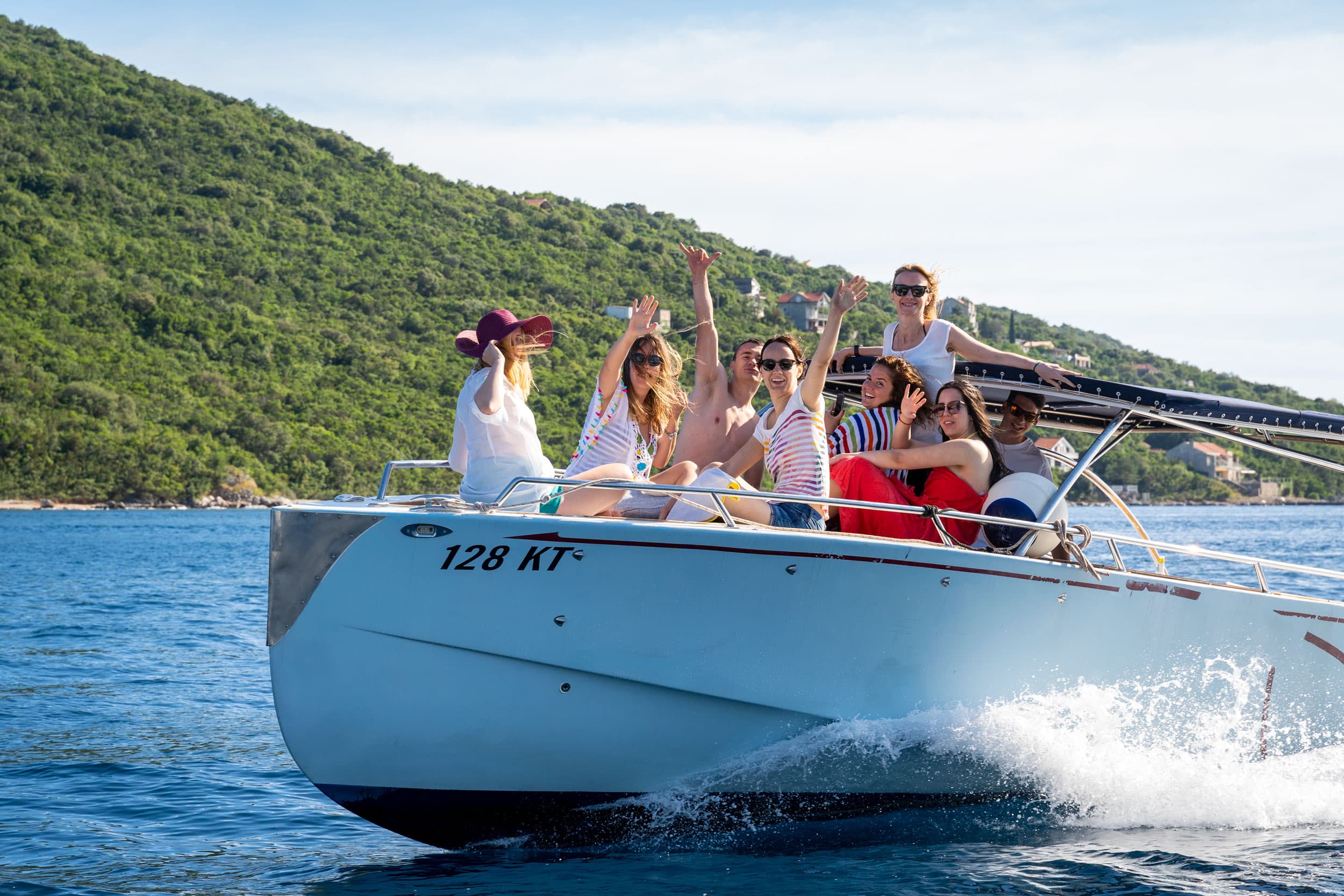 Rent a boat Up to 14 persons
