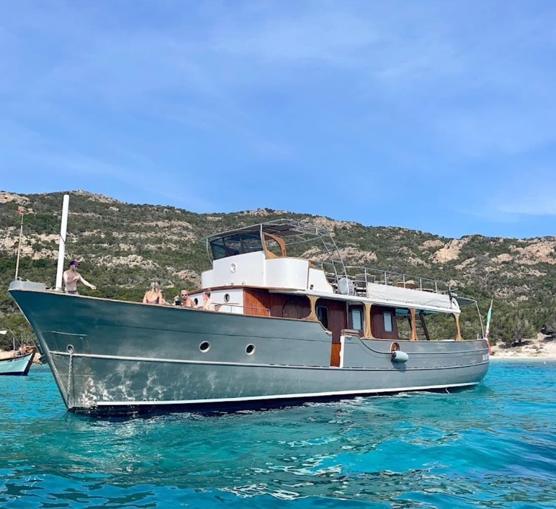 Amalfi Coast daily trip. MotorYacht for large group