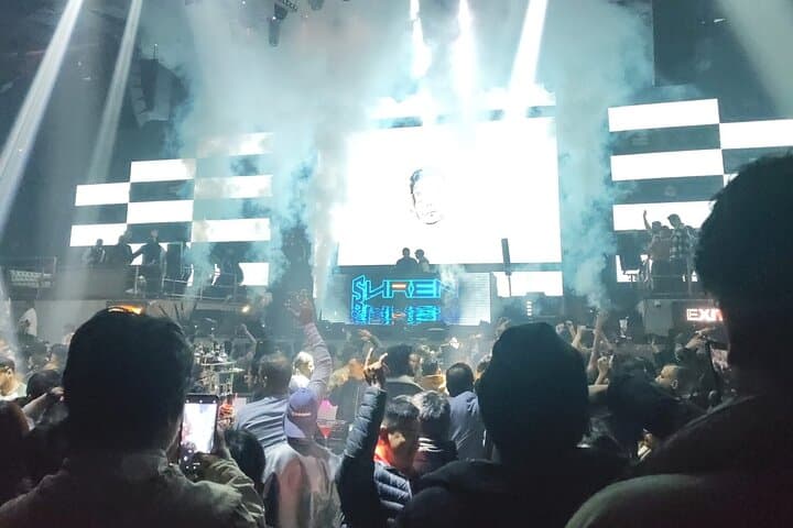 Bar Tour & Pub Crawl -Sip, Stroll, Repeat Thamel's Night 