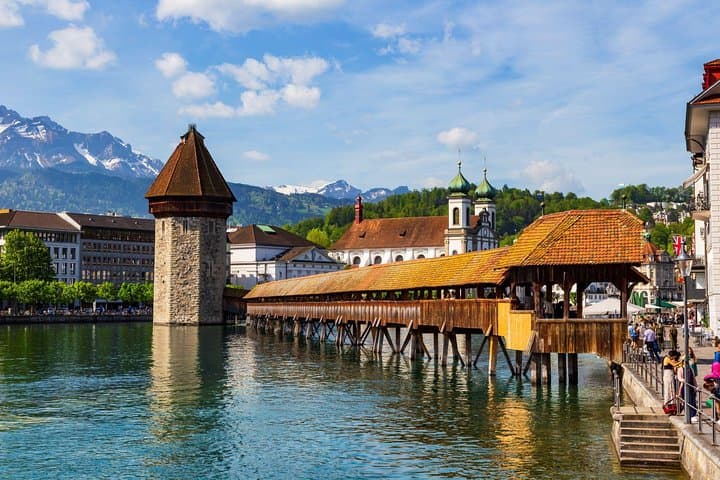 Lucerne small group walking tour and Lake Cruise from Zürich