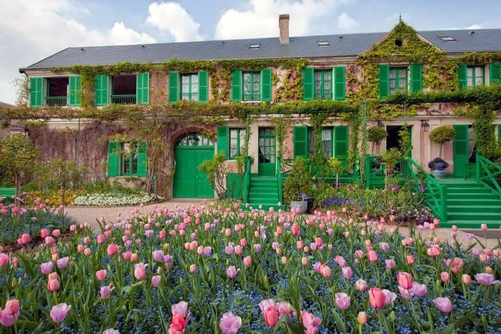 Giverny and Versailles Full Day Private Tour from Paris