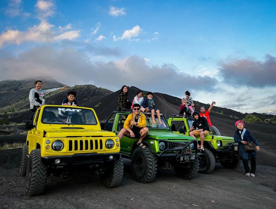 Kintamani : Sunrise & Black Lava Jeep