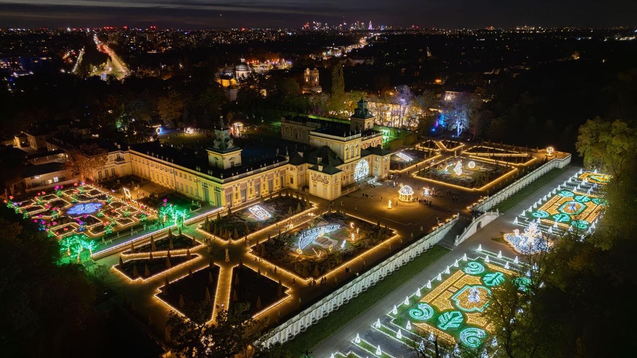 Royal Garden of Light: Wilanow Palace by Night Tour - PRIVATE (3h)