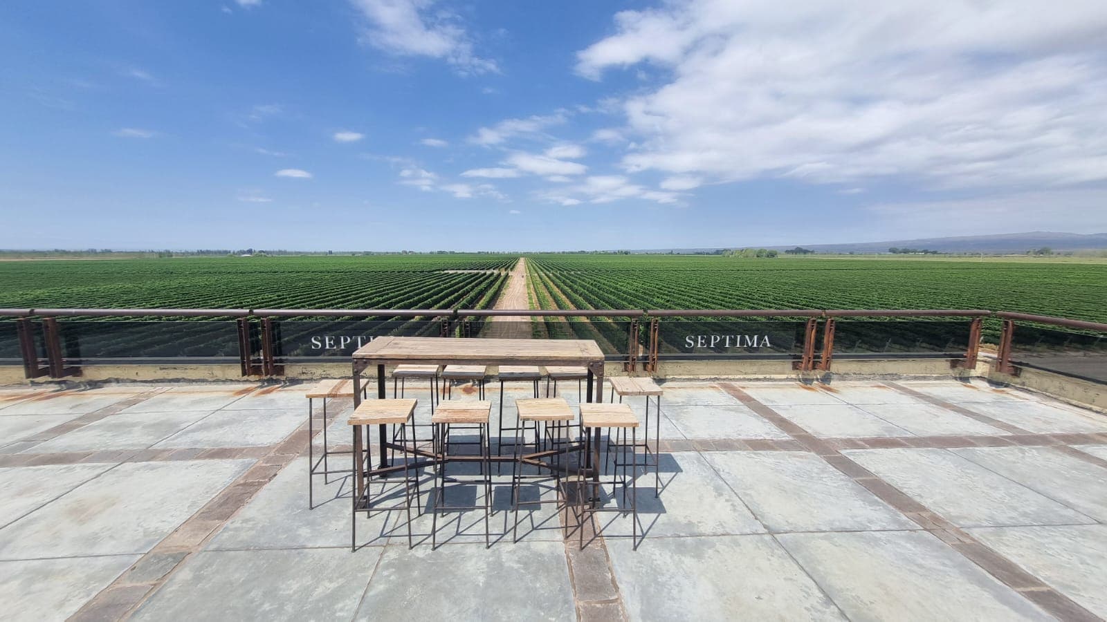 Casa Vigil (el enemigo) + 2 bodegas.