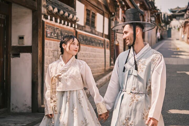 Hanbok Photoshoot and History Tour at Gyeongbokgung Palace