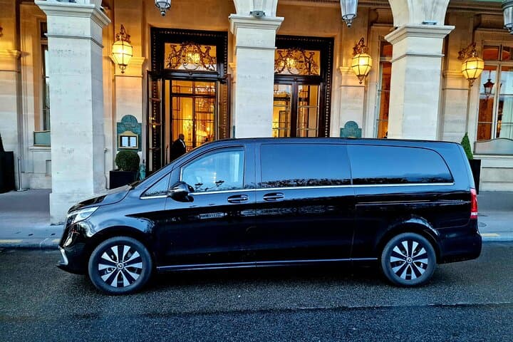 Private Transfer: Paris Airport CDG to Paris City by Luxury Van