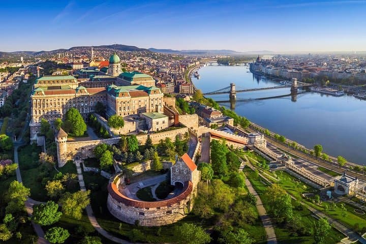 Budapest: 3-Hour Live-guided Bus Tour and 1-hour River Cruise