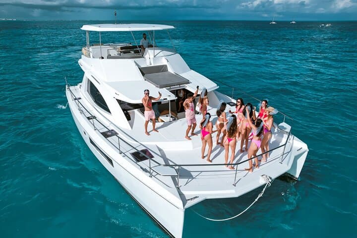 All Inclusive Cancún: Bachelorette Party on Catamaran 51" Leopard