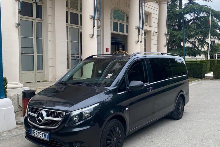 Private Transfer from Paris to Bruges with Multilingual Driver