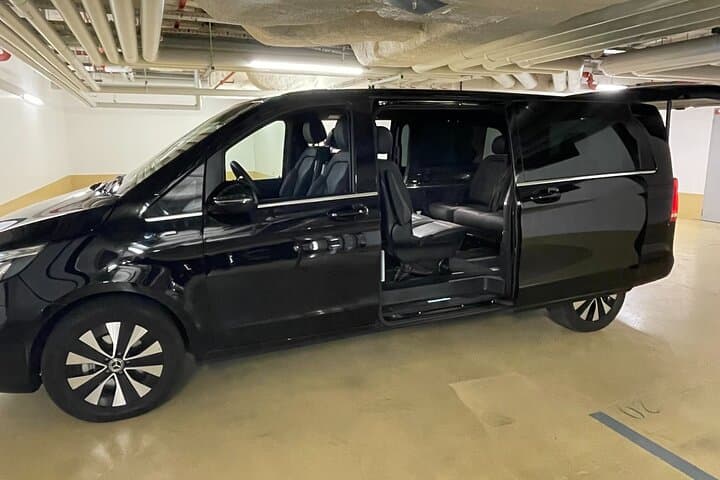 Private Mercedes luxury transfer from PARIS to => DISNEYLAND Paris with Cab-Bel-Air