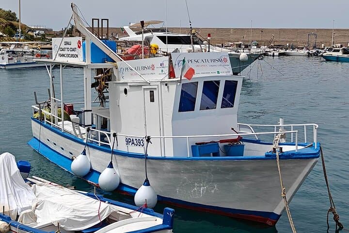 Cefalu: Private Boat Trip with Fishing, Coastal Tour and Lunch on Board