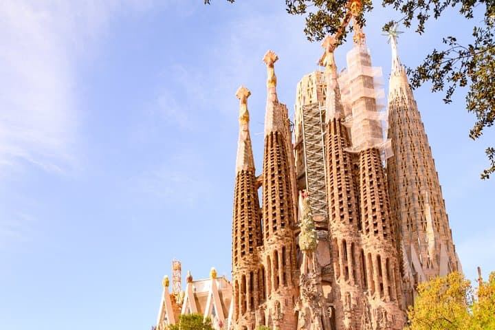 Private Barcelona Highlights Guided Tour with La Sagrada Familia