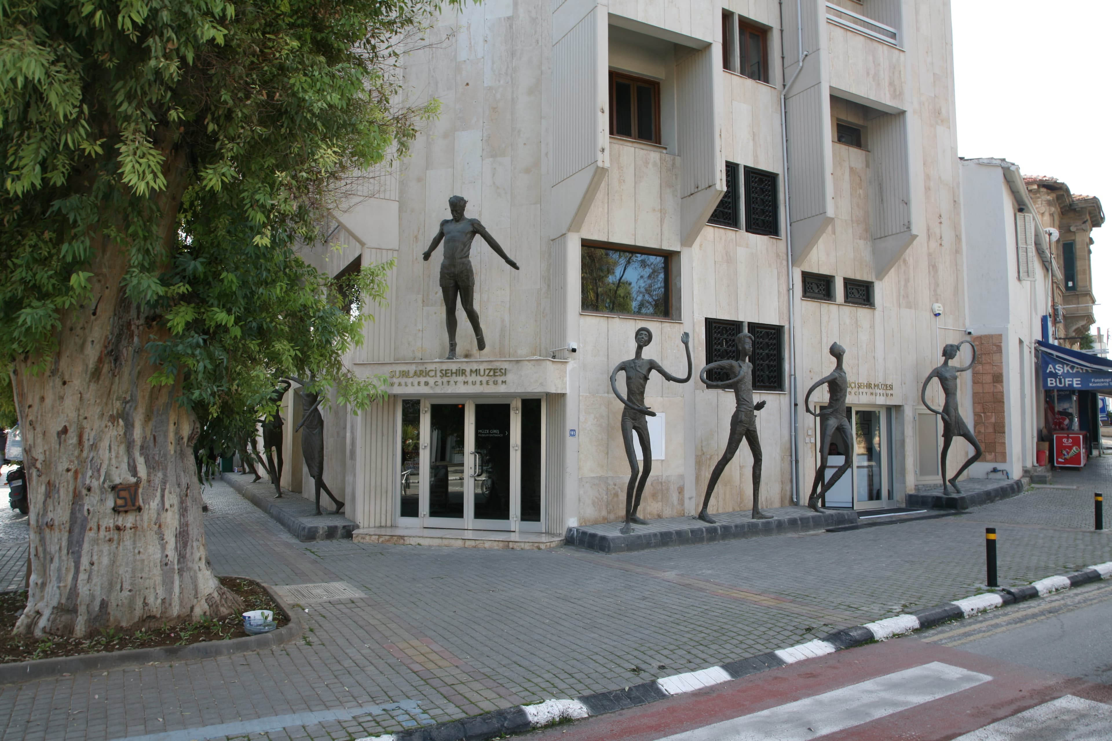 Limassol: Private Larnaca & Divided Nicosia City Tour