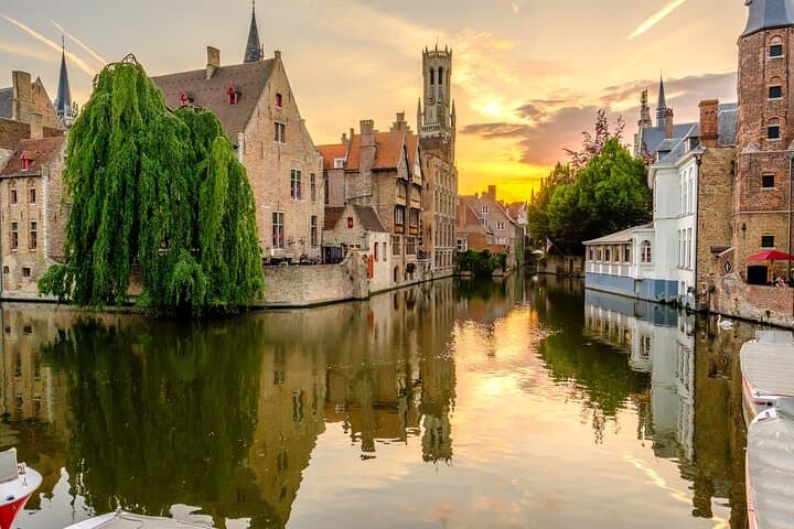 Door-to-door private direct transfer from Rotterdam to Bruges