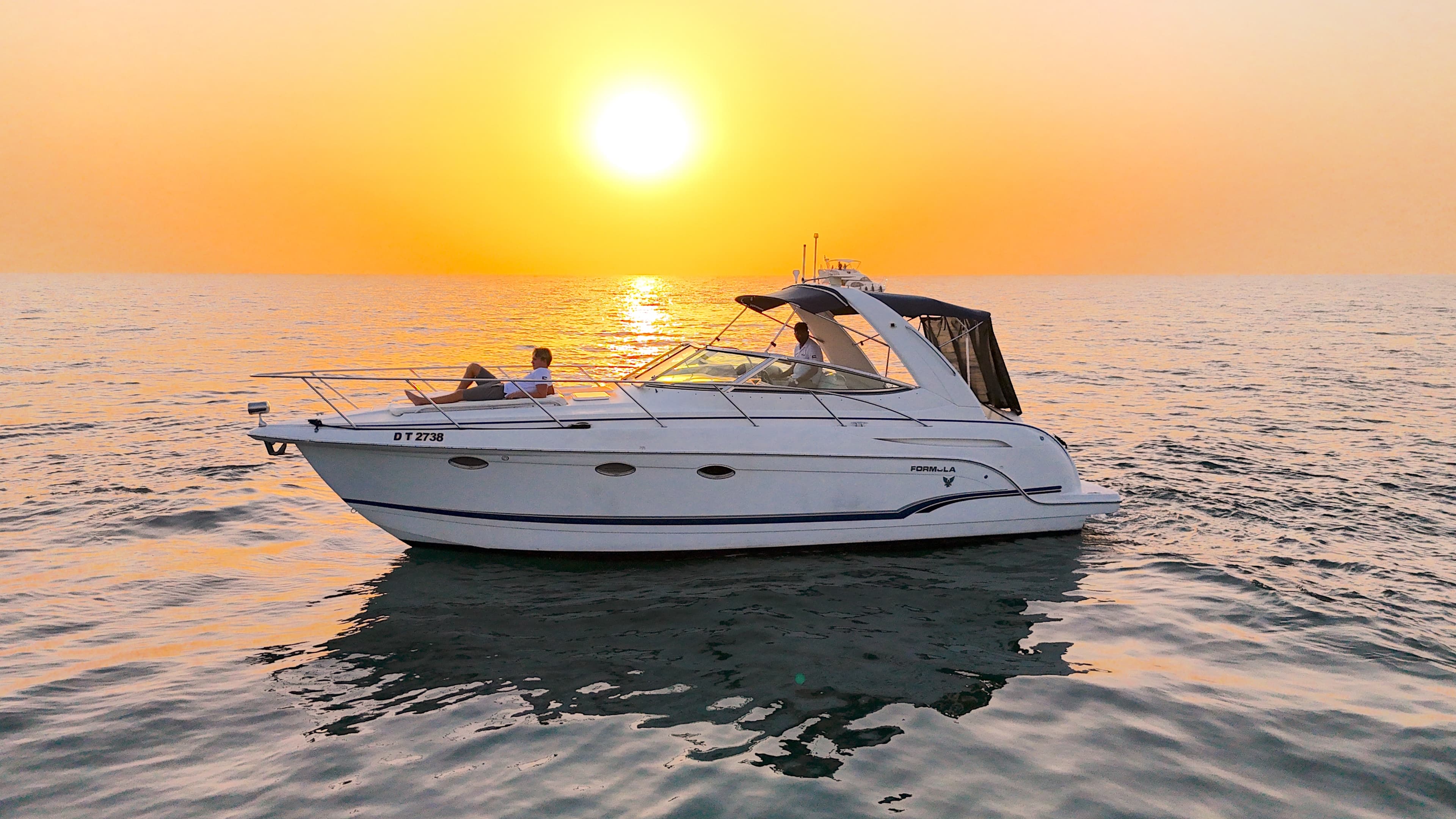 Dubai: Private Yacht Cruise on a 34FT Yacht 