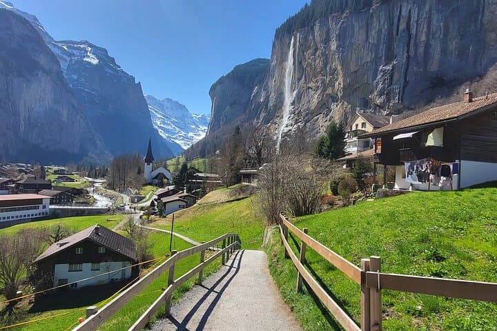 Private Swiss Alps Tour Lauterbrunnen, Villages, lakes Waterfalls
