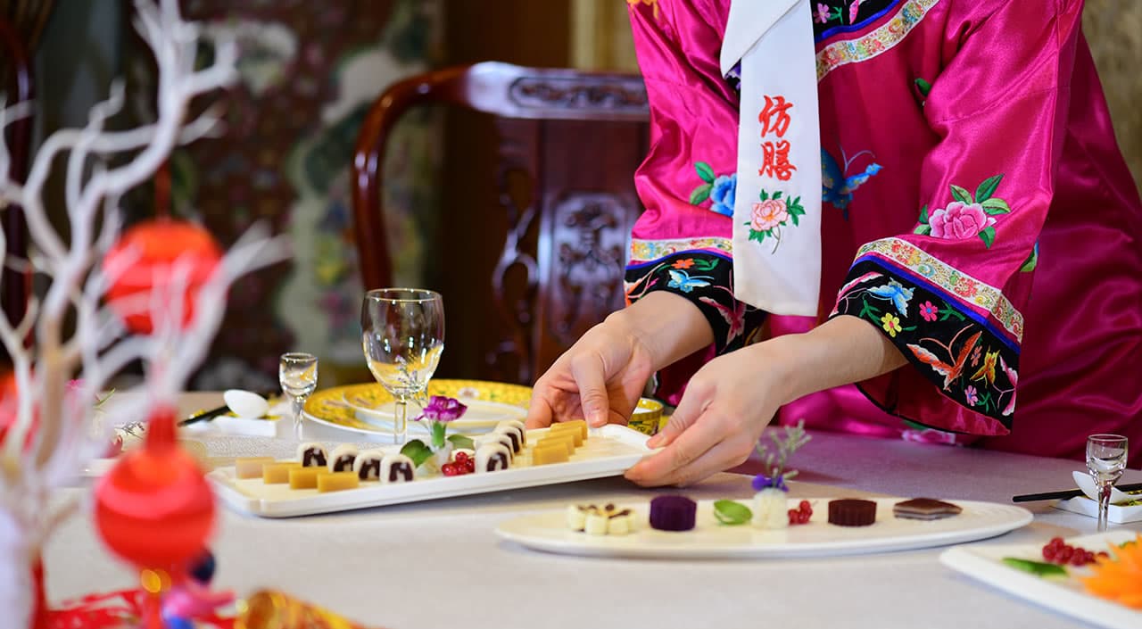 Cruise to Summer Palace with Imperial Meal Experience and Panda House Visit
