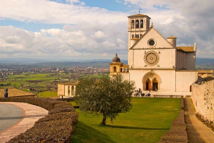 Assisi from Rome - Private Day Tour with Luxury Car
