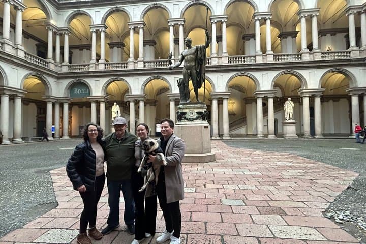 Highlights of Milano Private Walking Tour: Duomo, Castle & Gelato