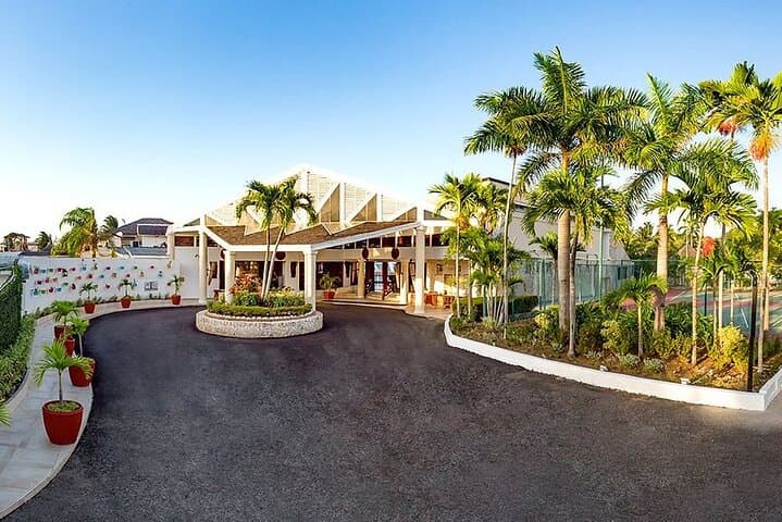 Private Airport Transfer to Royal Decameron Club Caribbean Resort