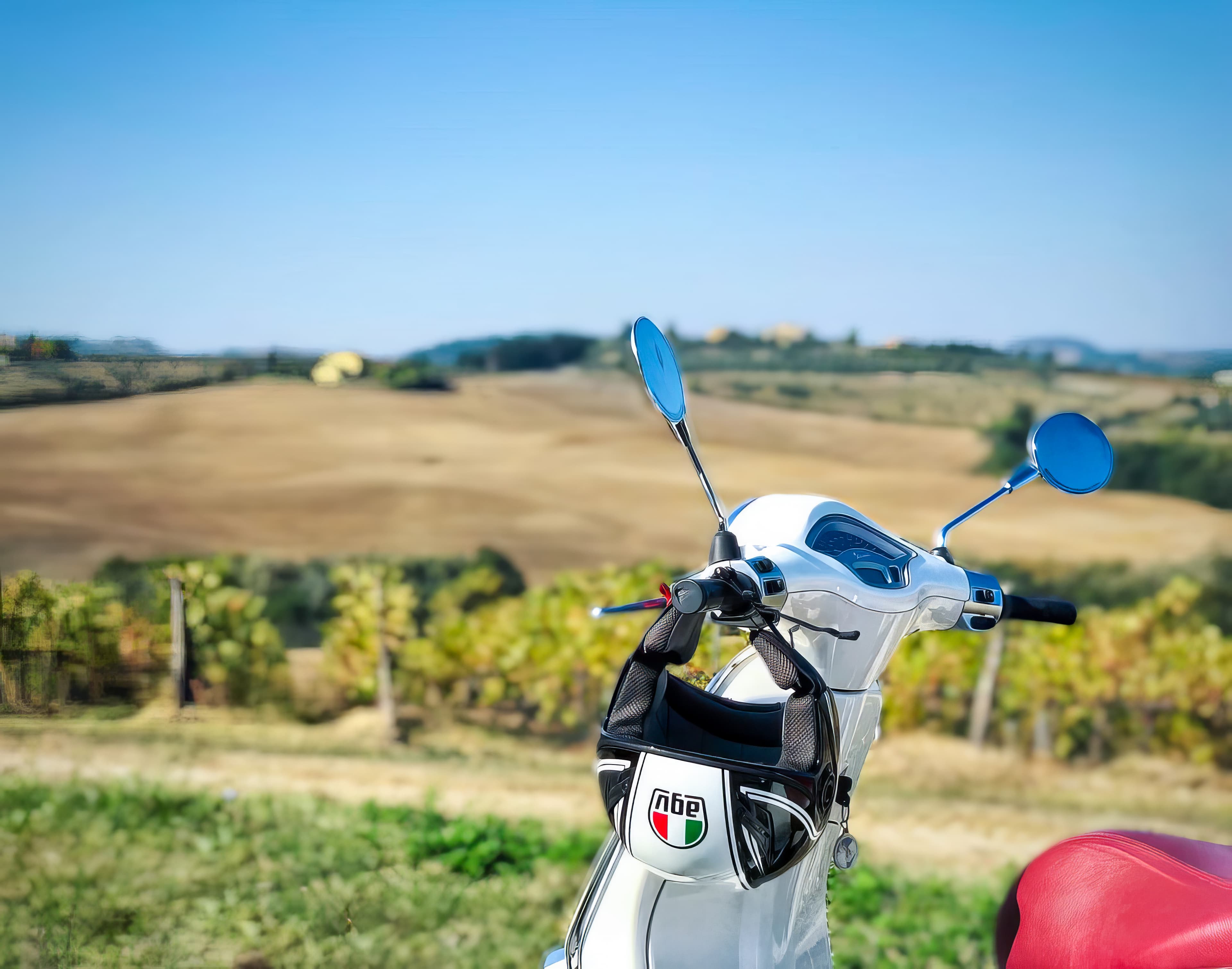 Tuscany Vespa Tour with Lunch & 2 Wine Tastings in Chianti