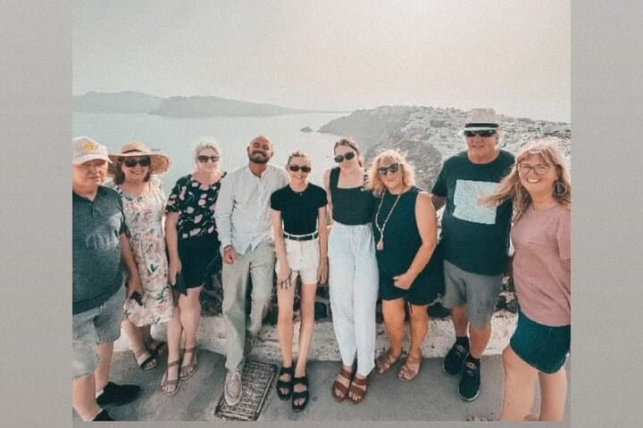 Santorini Private Tour Highlights 6h for Groups and Families