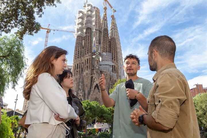 Full-Day Barcelona Panoramic City Tour by Private Vehicle