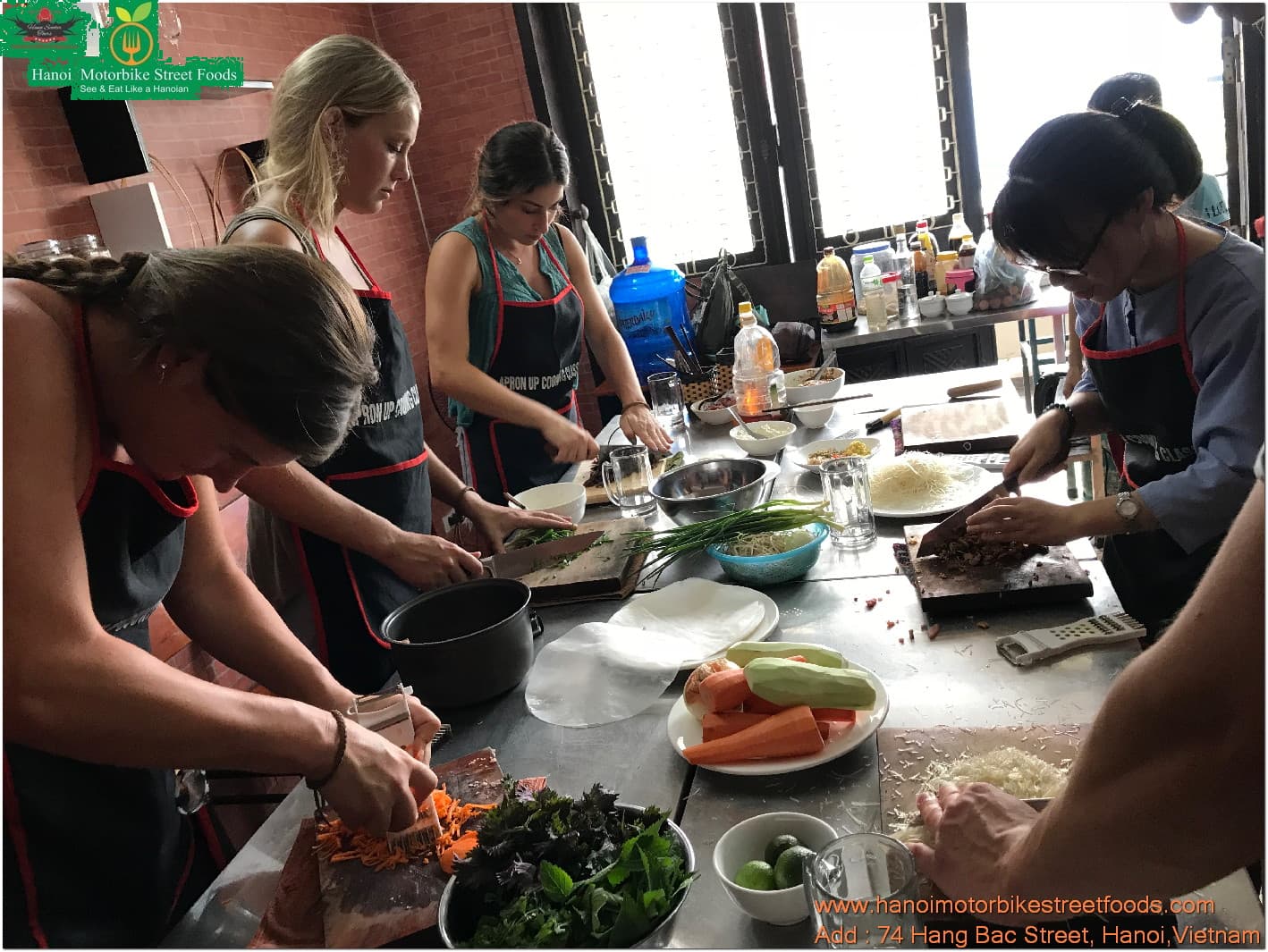 Hanoi Cooking Class in a Local Restaurant and Local Market Tour