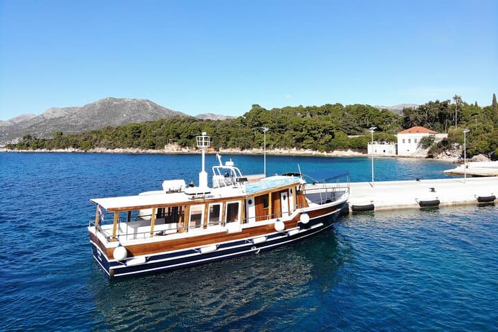 Dubrovnik to Lopud Island Ferry: Scenic Transfer