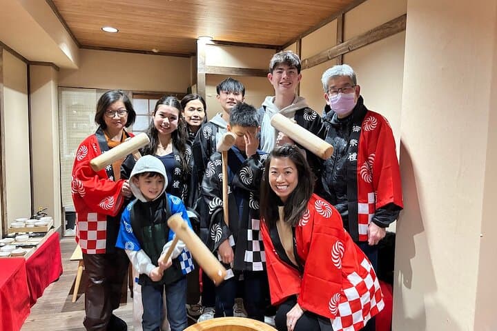 【Family Friendly】Traditional Mochi Pounding Experience