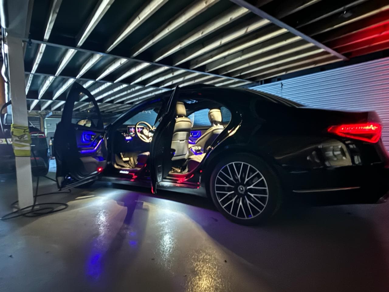 Private Transfer Keflavik Airport →  Reykjavik. VIP SEDAN 2 Pax.   