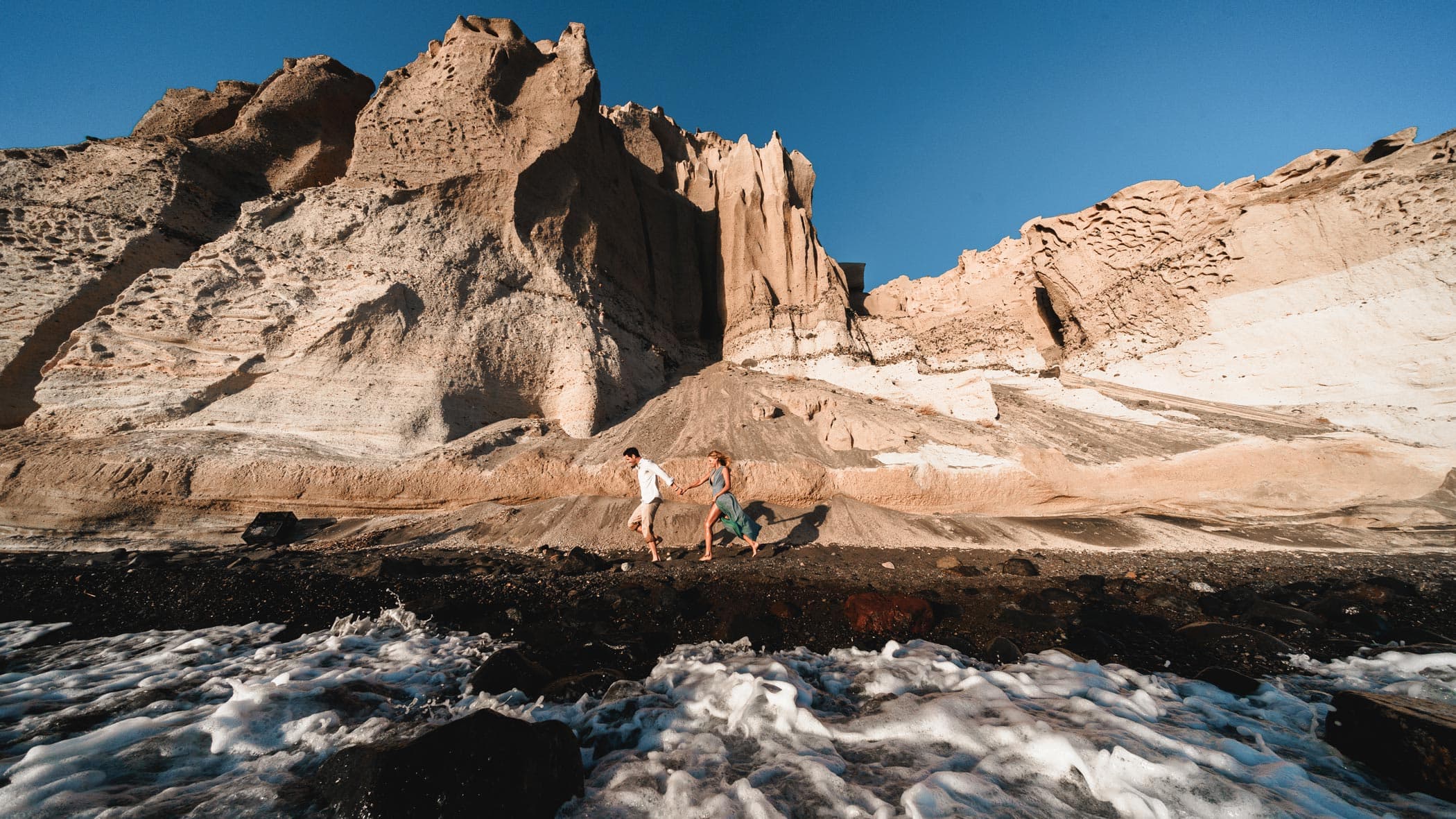 Private shore excursion to Oia & the black beach