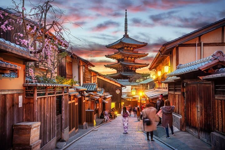 Kyoto: Gion Hidden Gems & Geisha Culture Tour