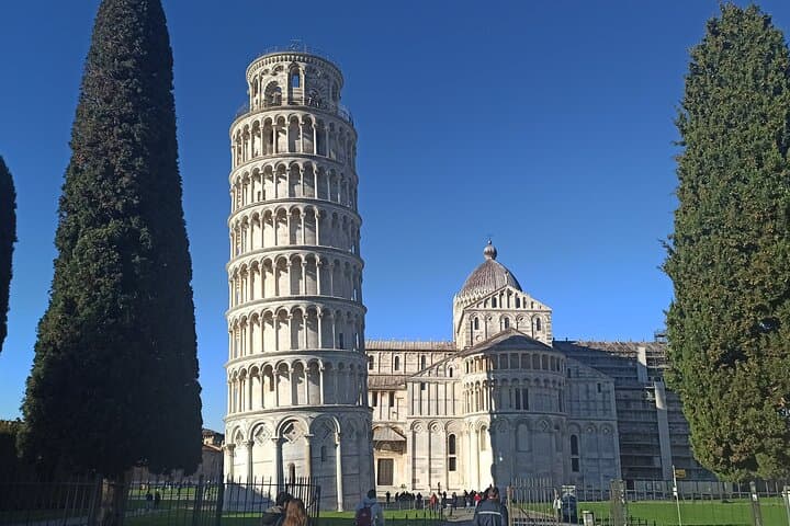  PRIVATE EXCURSION: Pisa and Lucca – Lunch & Wine Tastings