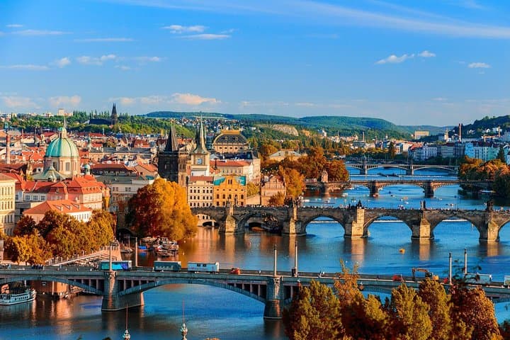 From Salzburg to Prague, Private Transfer with 2h of Sightseeing