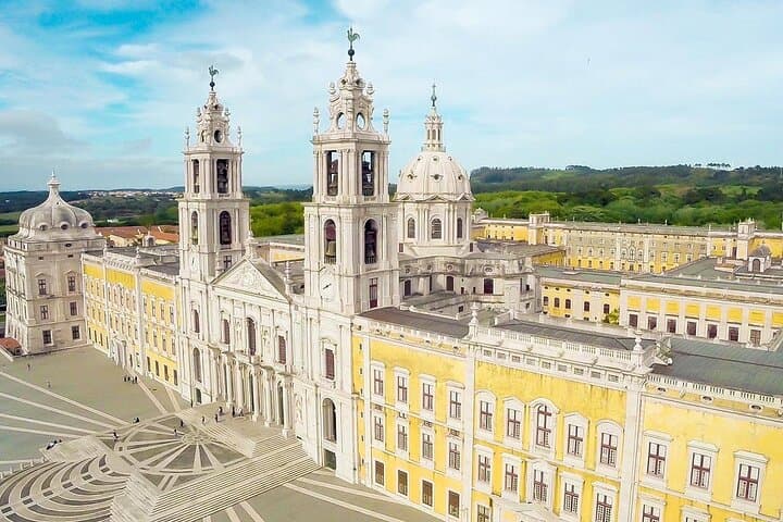 From Lisboa: Mafra, Ericeira & Queluz Private Full-Day Tour